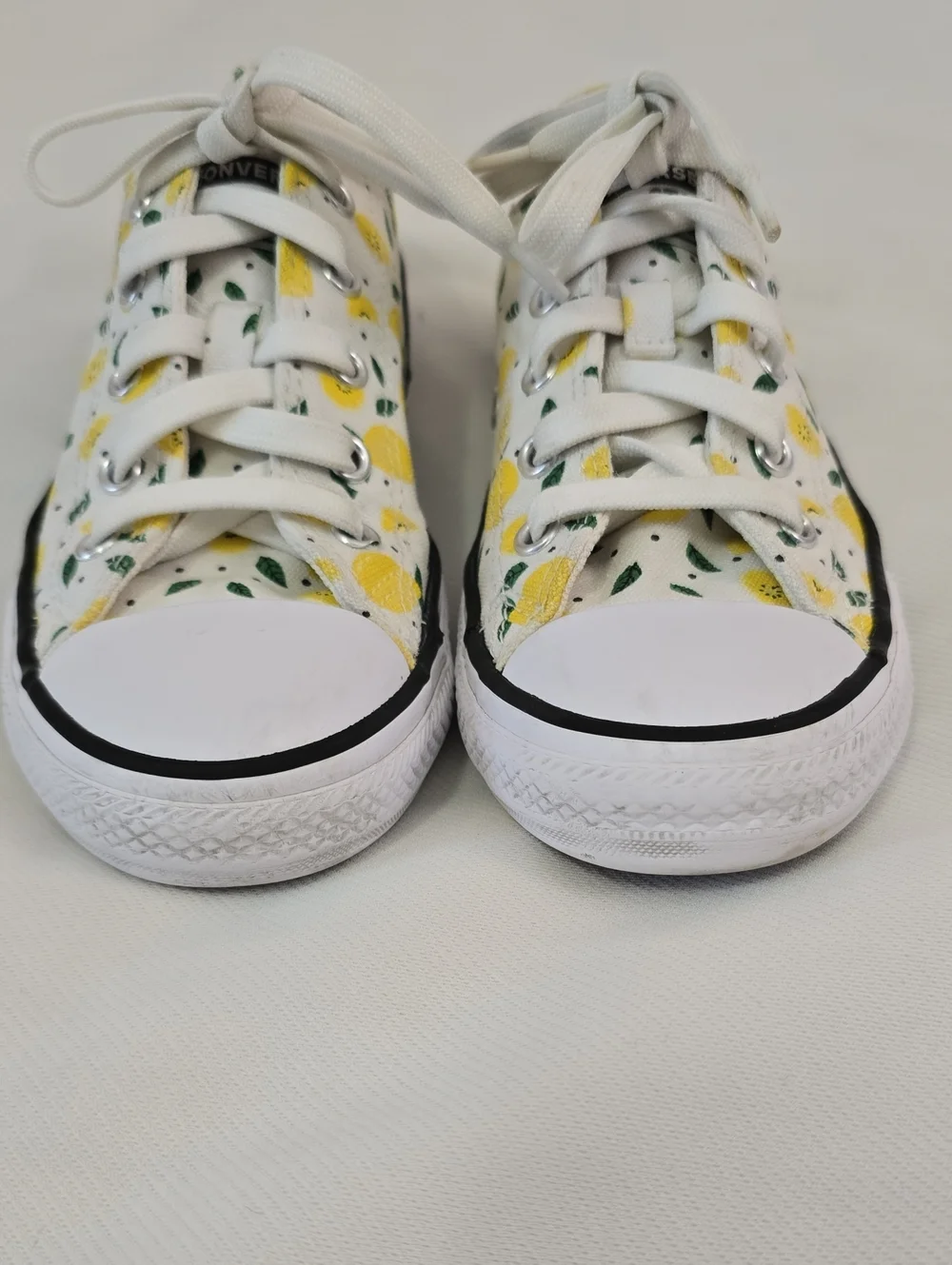 Converse Girl's Shoes Size: 1